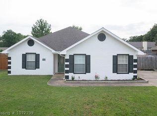 909 N 2nd Ter, Barling, AR 72923