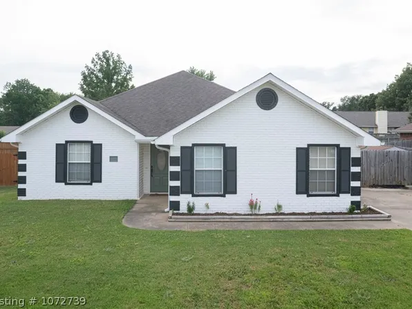 909 N 2nd Ter, Barling, AR 72923
