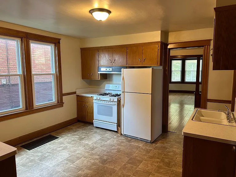 2404 N Dousman St — Photo 6