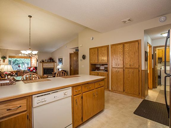 3rd image of 1758 10th St SE