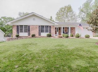 1919 Cedarmill Dr, Chesterfield, MO 63017