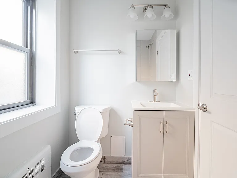 Updated Bathroom 7365-1