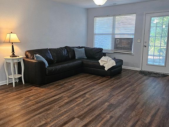 4th image of 1573 Oakfield Dr
