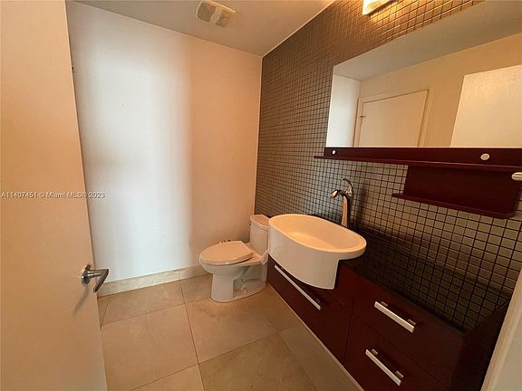 5th image of 1900 N Bayshore Dr APT 4402