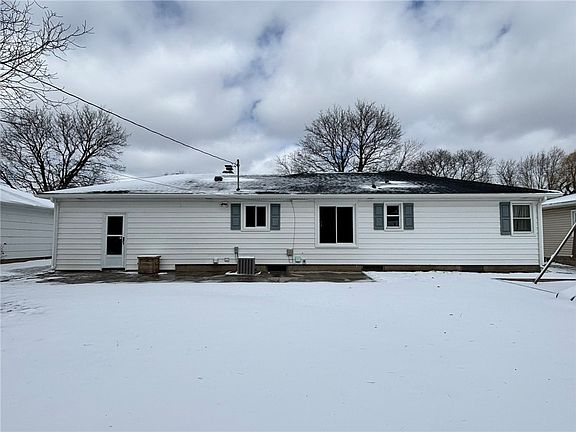 3rd image of 3749 Lyell Rd