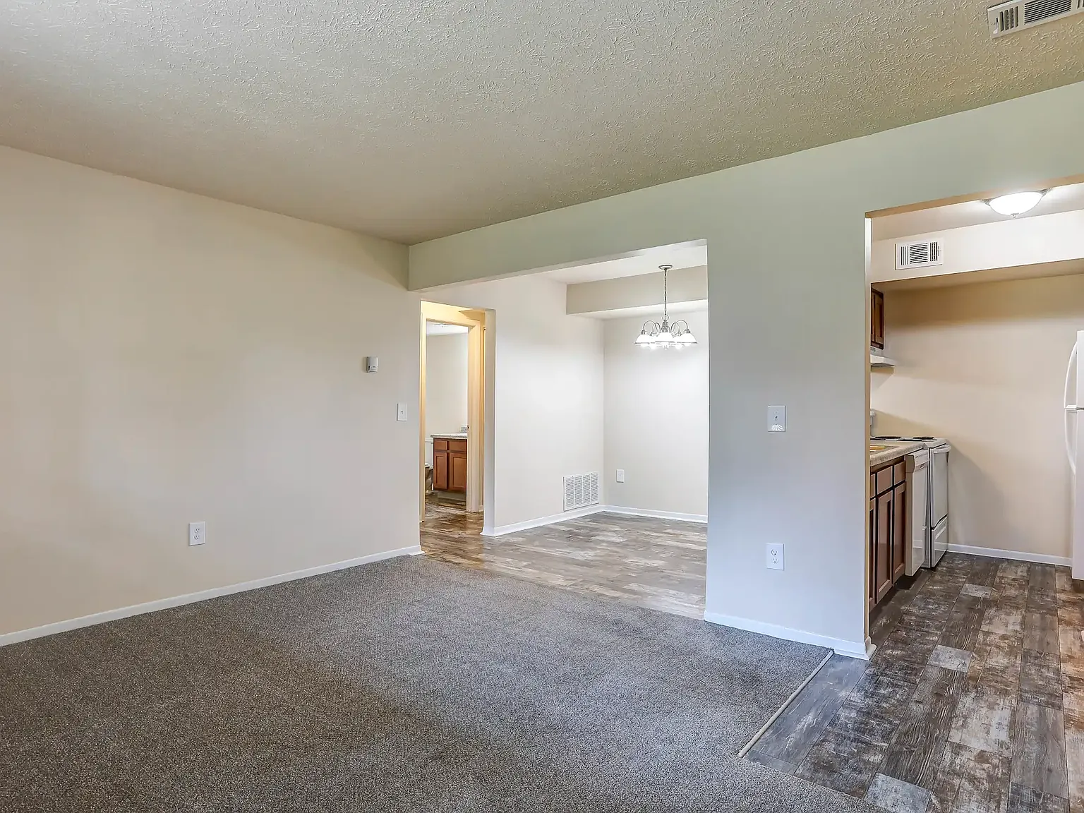 Country Knoll Apartments — Photo 4