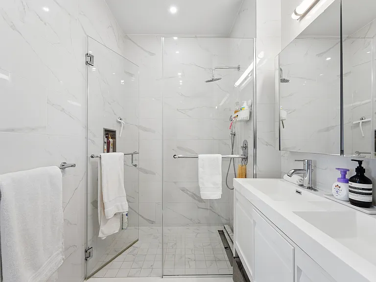 47-01 Vernon Blvd #2D — Photo 11