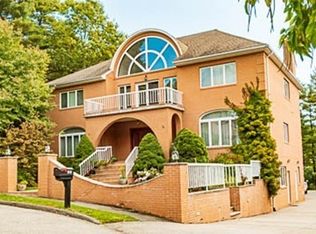 17 Ledgewood Rd, Saugus, MA 01906