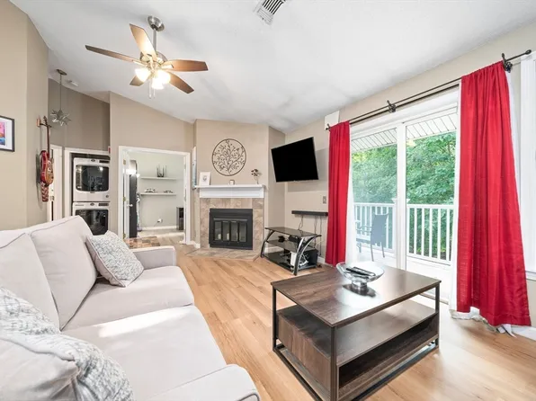 108 Bradford Commons Ln #108, Braintree, MA 02184