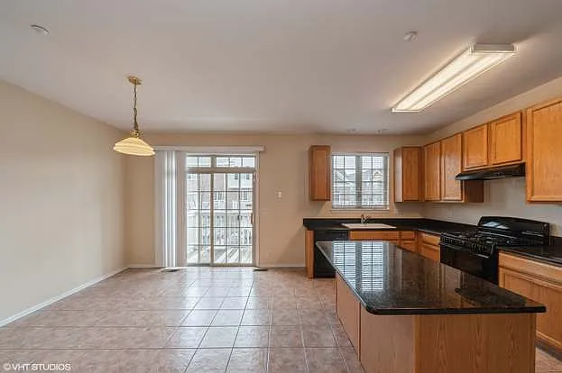 593 Prestwick Ln — Photo 22