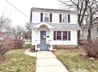 751 N View St, Aurora, IL 60506