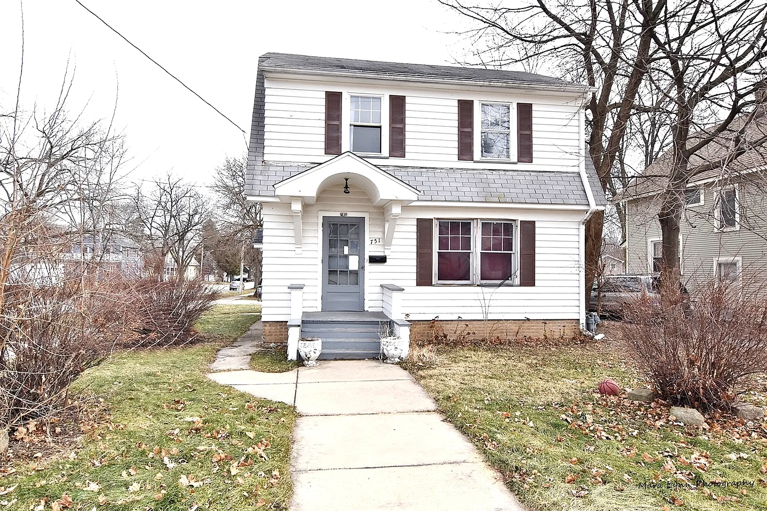751 N View St photo 1