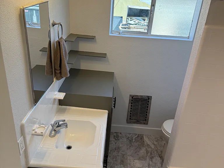Bathroom (Full view)