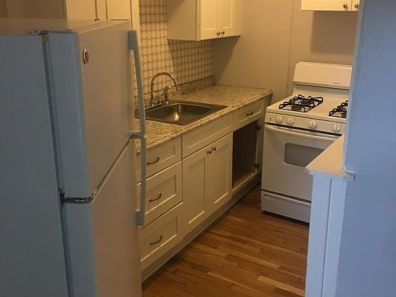 5th image of 2732 Charlotte St APT 201