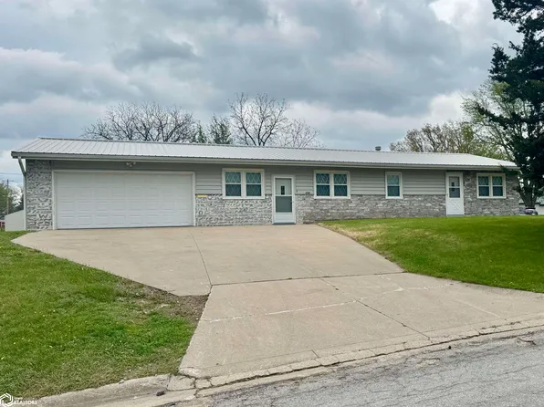 224 S 17th St, Chariton, IA 50049