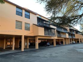 400 Commodore Dr, Fort Lauderdale, FL