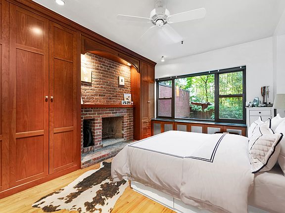 4th image of 838 Greenwich St APT 1C