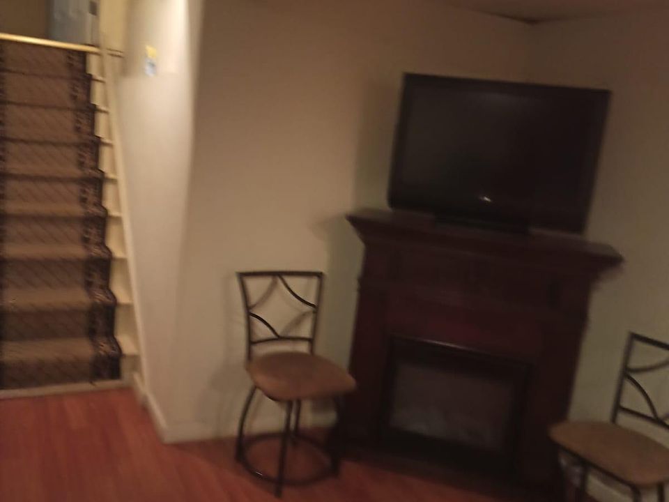 1st image of 17 Garrison Ln