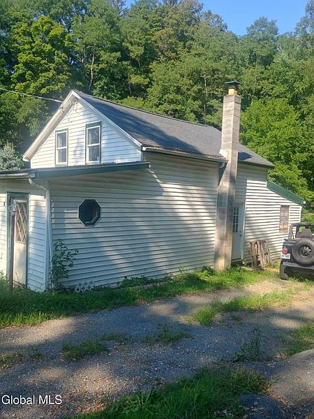 2nd image of 814 River Road