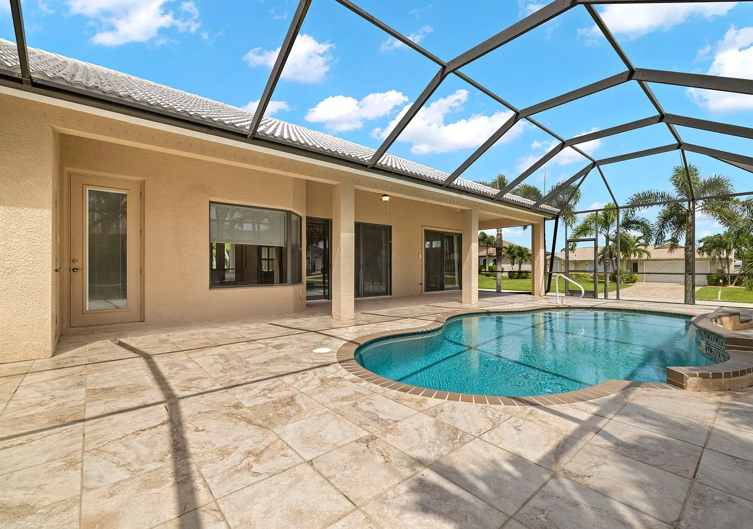 Stunning 3/2 Pool Home — Photo 1
