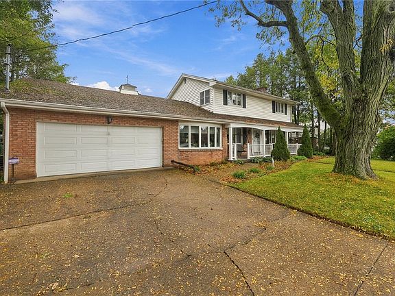3rd image of 824 Spring St
