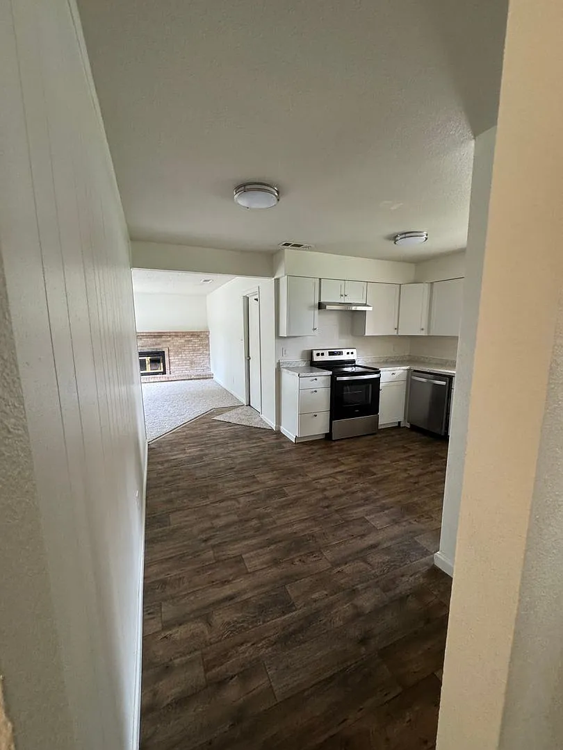 For Rent — Photo 4