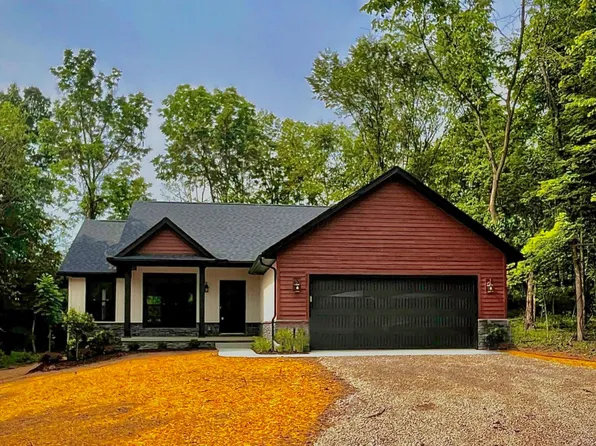 561 Crestmonte Dr, Howard, OH 43028