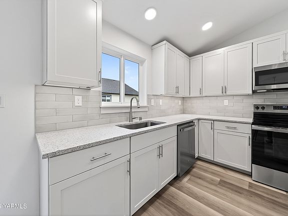 2nd image of 5609 W Larch Ave