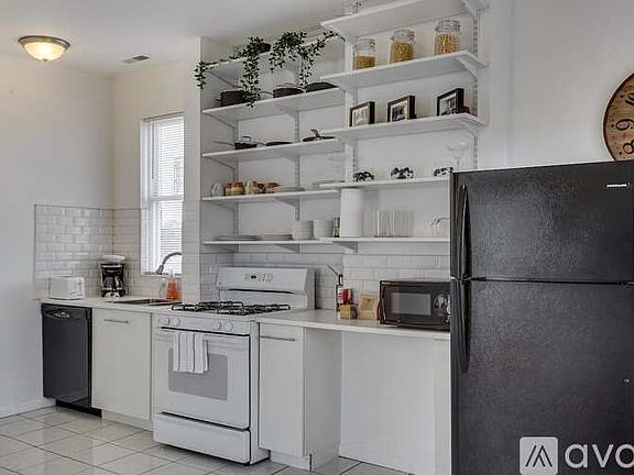 5th image of 2744 W Gladys Ave Floor 2