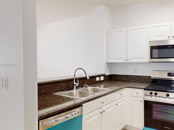 4th image of 2932 SE 2nd Dr Unit 27