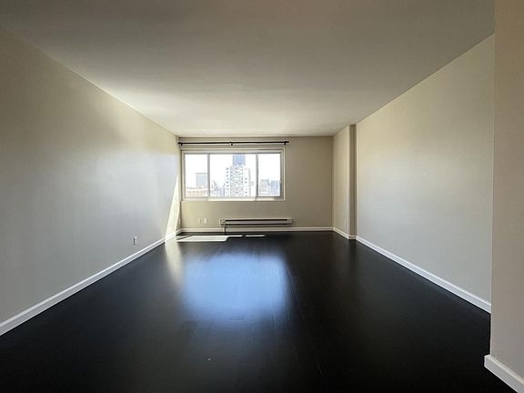 5th image of 1001 Pine St Unit 1302