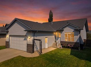 6 S Firdale Dr, Sylvan Lake, AB T4S 2H9