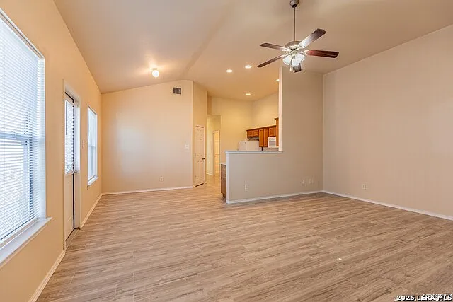 3 bed, 2.0 bath, 2440 sqft, $1,300 — Photo 4