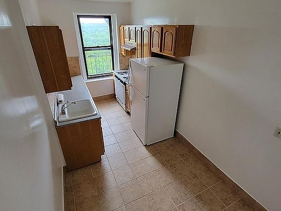 4th image of 4410 Cayuga Ave APT 6E