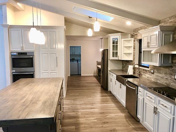 5th image of 8 Walden Ln