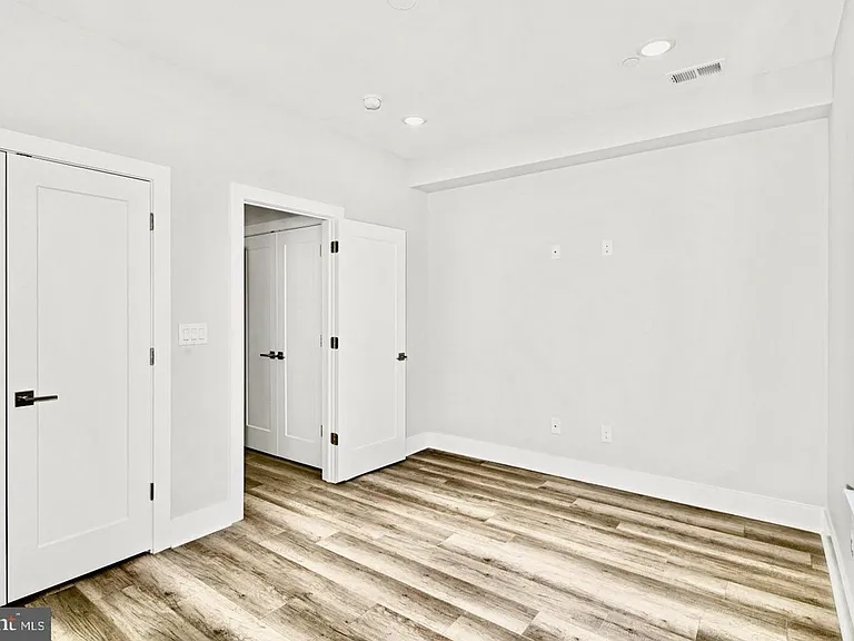 Brand New Luxury Apartments — Photo 20