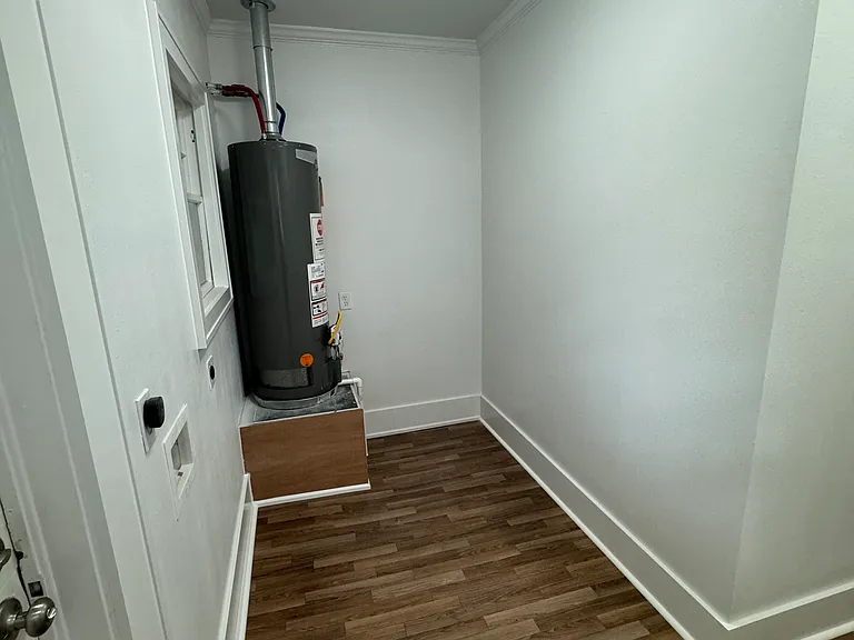 115 W Shaw St — Photo 16