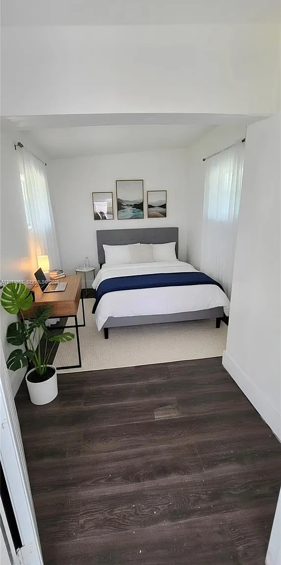 3 bed, 1.0 bath, $2,900 — Photo 2
