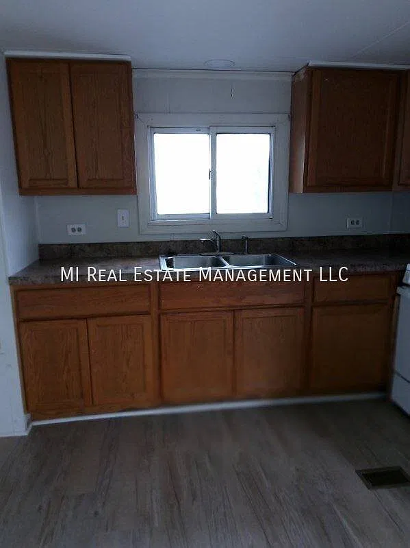 2 bed, 1.0 bath, 900 sqft, $895 — Photo 2