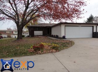 2131 Sandstone Rd, Lincoln, NE 68512