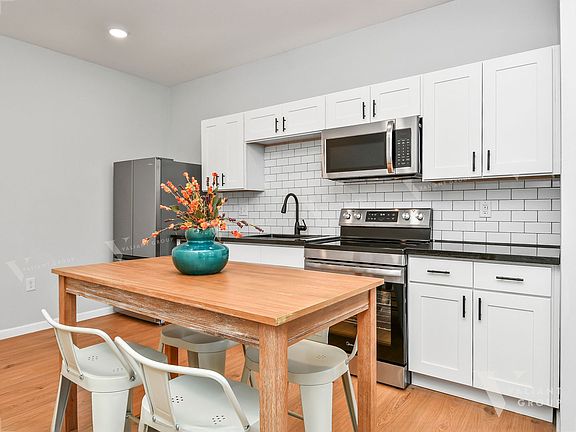 2nd image of 505 W Grand St #103