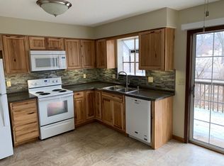 9801 Red Oak Ln, Parkville, MO 64152