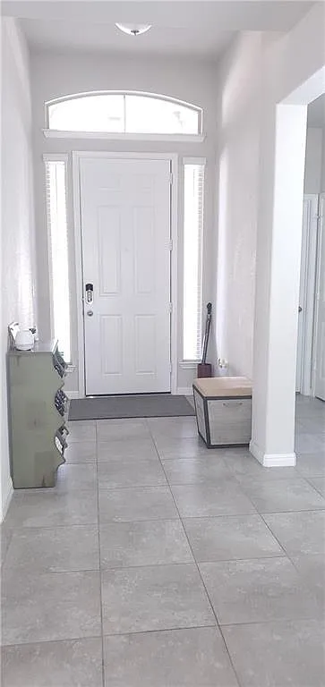4 bed, 3.0 bath, 2355 sqft, $2,500 — Photo 4