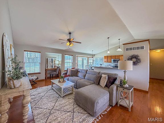 4th image of 308 Williamsburg Dr