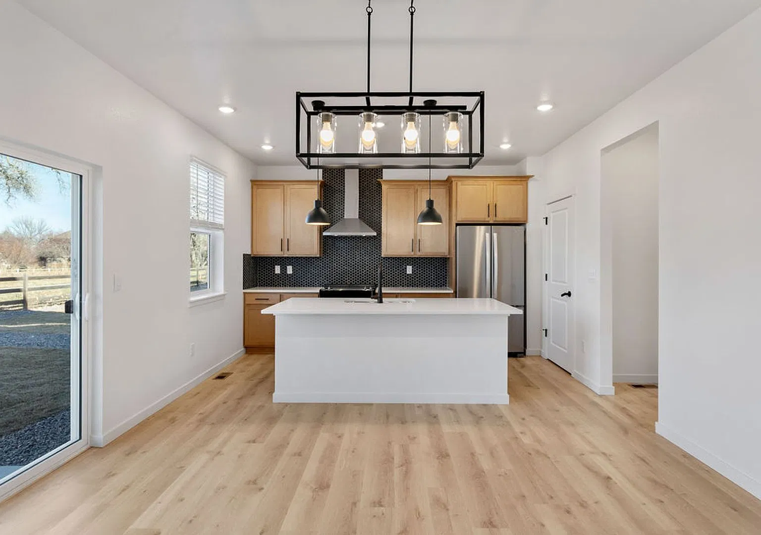 4 Bedroom 3 Bathroom in Hansen Farms — Photo 4
