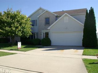 3 Breckenwood Ct, Bloomington, IL