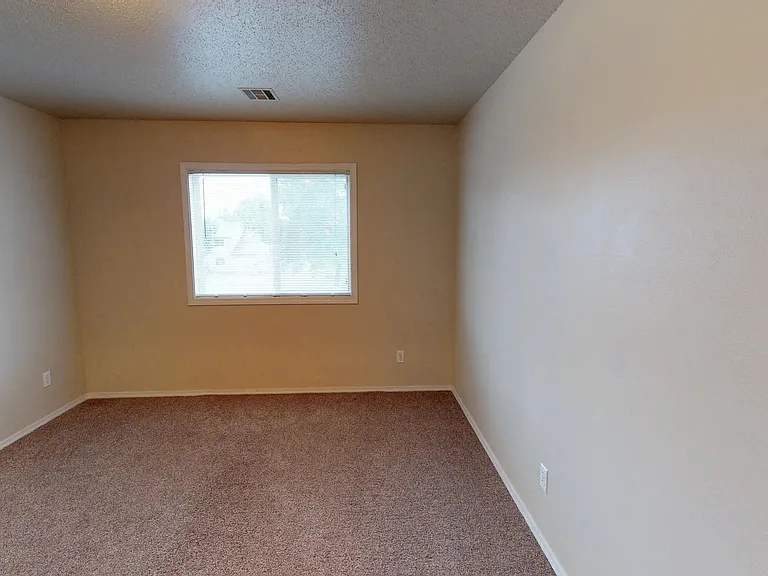 Sierra Vista Apartments — Photo 82