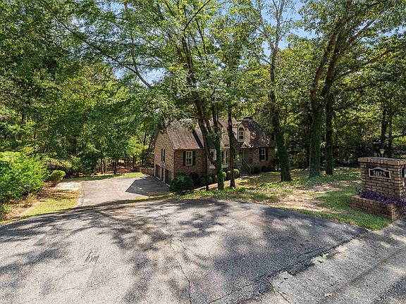 3rd image of 3025 Brookhill Dr