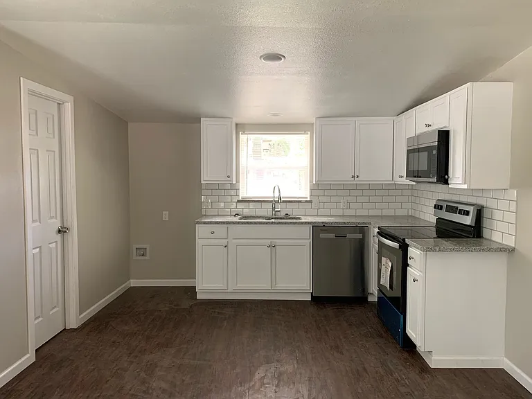 1012 Fay St — Photo 2