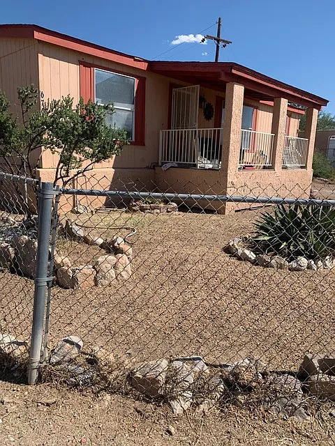3 bed, 1100 sqft, $1,734 — Photo 2